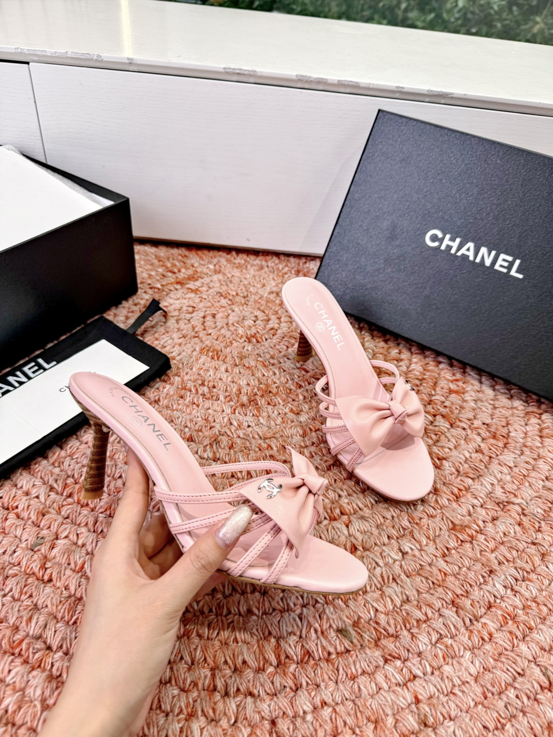 🌾G030😀顶级品质CHANE*｜小香2026走秀款猫跟蝴蝶结圆头高跟鞋凉鞋单鞋如果说季节有味道春夏应该