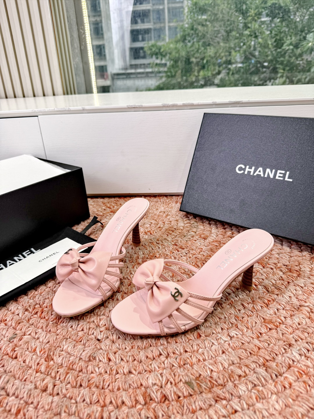 🌾G030😀顶级品质CHANE*｜小香2026走秀款猫跟蝴蝶结圆头高跟鞋凉鞋单鞋如果说季节有味道春夏应该