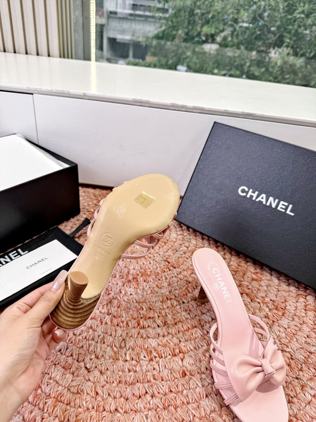 🌾G030😀顶级品质CHANE*｜小香2026走秀款猫跟蝴蝶结圆头高跟鞋凉鞋单鞋如果说季节有味道春夏应该