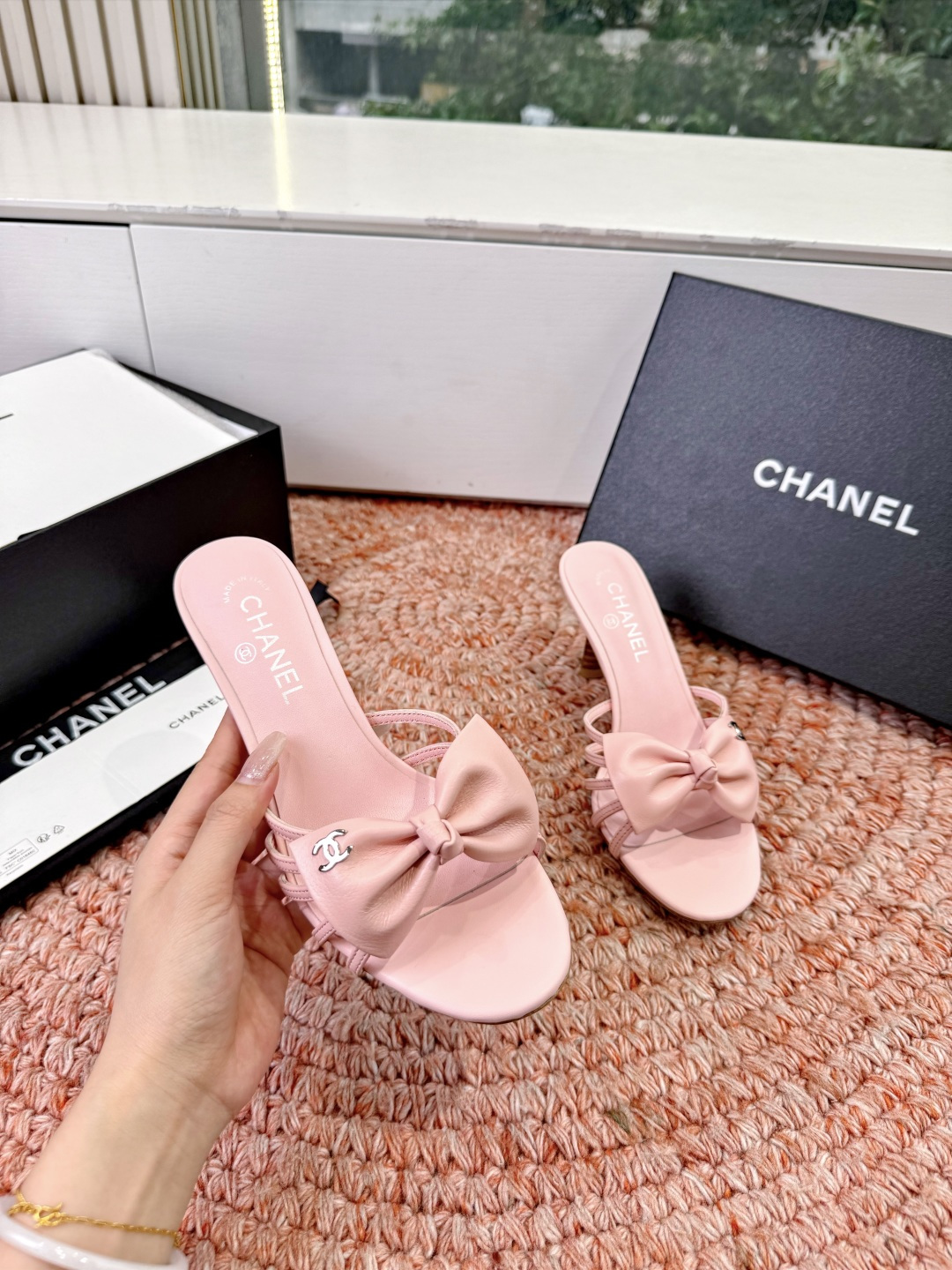 🌾G030😀顶级品质CHANE*｜小香2026走秀款猫跟蝴蝶结圆头高跟鞋凉鞋单鞋如果说季节有味道春夏应该