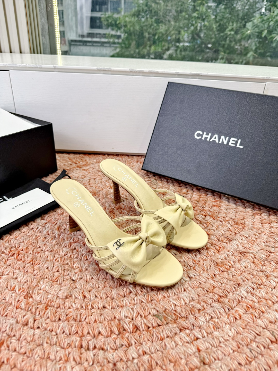 🌾G030😀顶级品质CHANE*｜小香2026走秀款猫跟蝴蝶结圆头高跟鞋凉鞋单鞋如果说季节有味道春夏应该