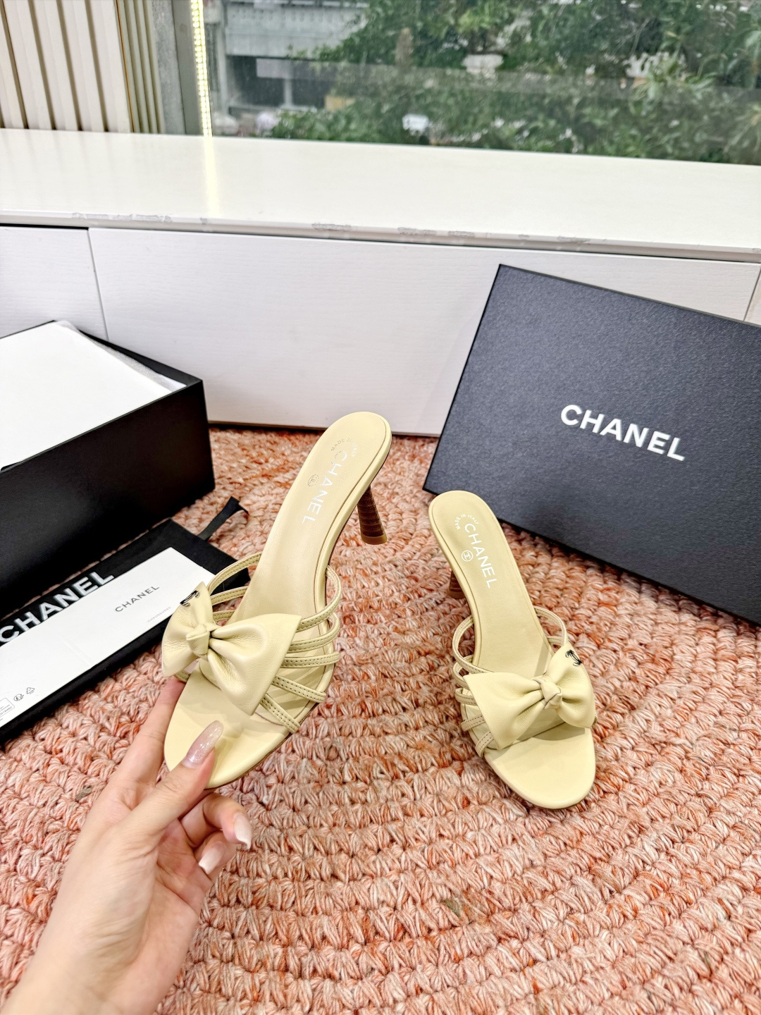 🌾G030😀顶级品质CHANE*｜小香2026走秀款猫跟蝴蝶结圆头高跟鞋凉鞋单鞋如果说季节有味道春夏应该