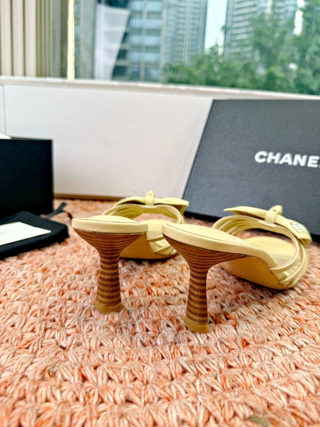 🌾G030😀顶级品质CHANE*｜小香2026走秀款猫跟蝴蝶结圆头高跟鞋凉鞋单鞋如果说季节有味道春夏应该