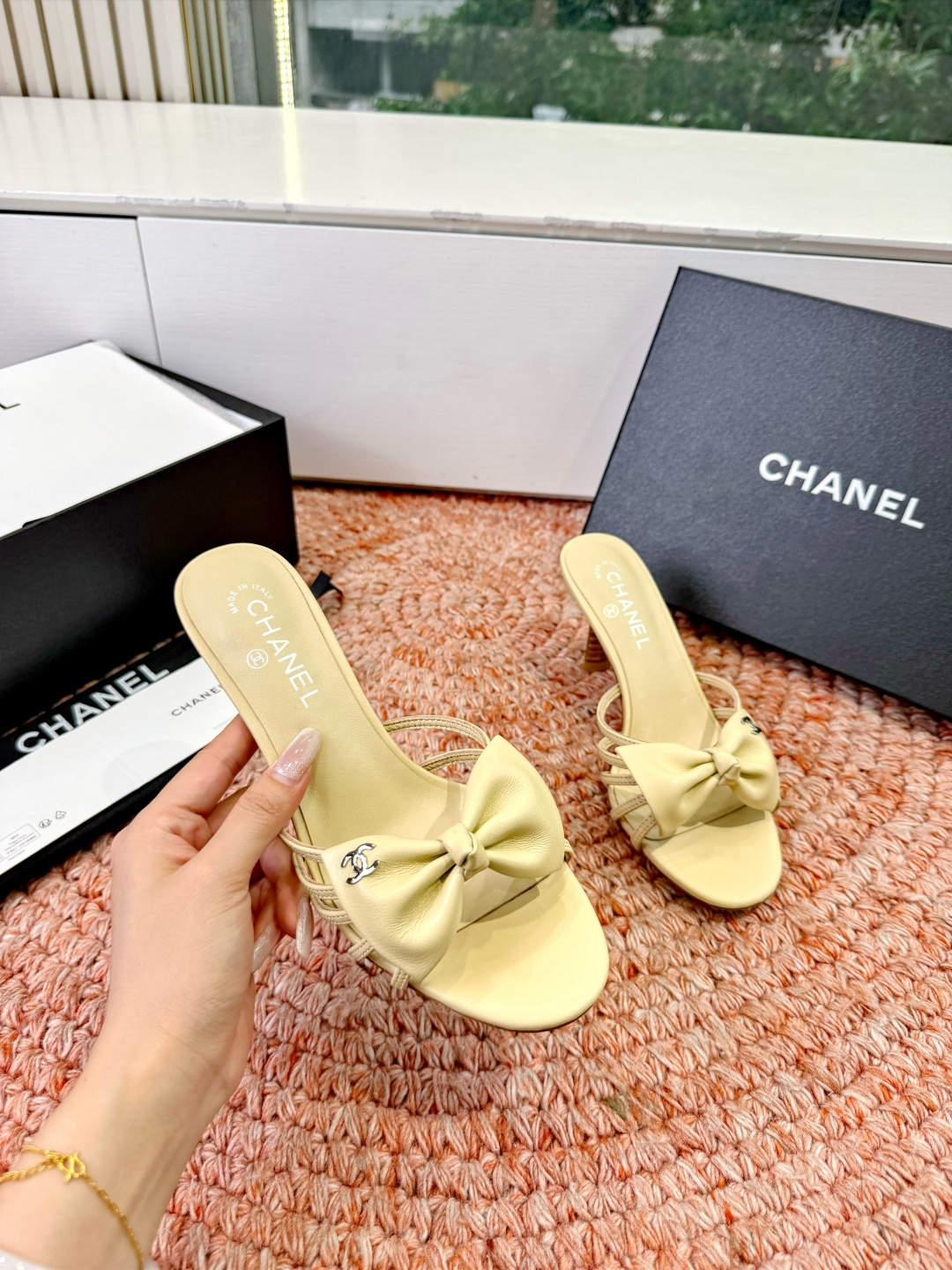 🌾G030😀顶级品质CHANE*｜小香2026走秀款猫跟蝴蝶结圆头高跟鞋凉鞋单鞋如果说季节有味道春夏应该