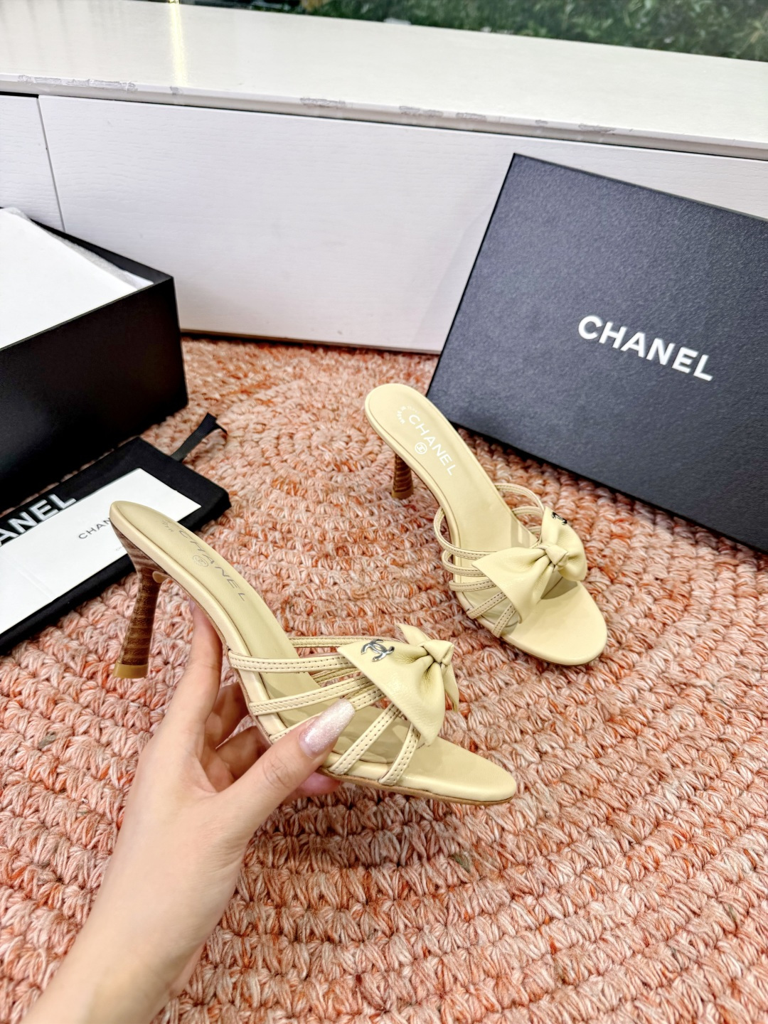 🌾G030😀顶级品质CHANE*｜小香2026走秀款猫跟蝴蝶结圆头高跟鞋凉鞋单鞋如果说季节有味道春夏应该