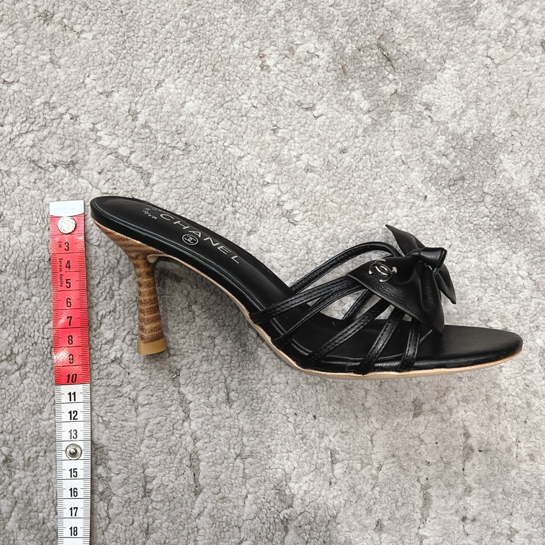 🌾G030😀顶级品质CHANE*｜小香2026走秀款猫跟蝴蝶结圆头高跟鞋凉鞋单鞋如果说季节有味道春夏应该