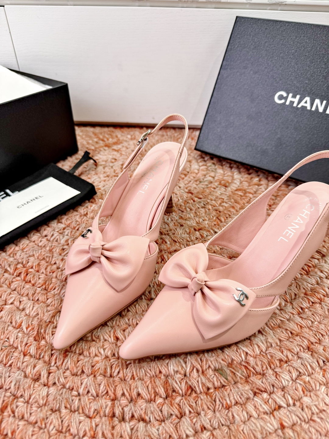 🌾G030😀顶级品质CHANE*｜小香2026走秀款猫跟蝴蝶结尖头高跟鞋如果说季节有味道春夏应该是香香甜