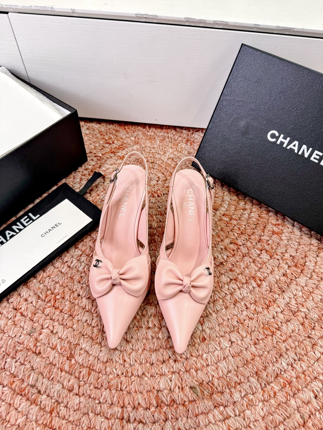 🌾G030😀顶级品质CHANE*｜小香2026走秀款猫跟蝴蝶结尖头高跟鞋如果说季节有味道春夏应该是香香甜