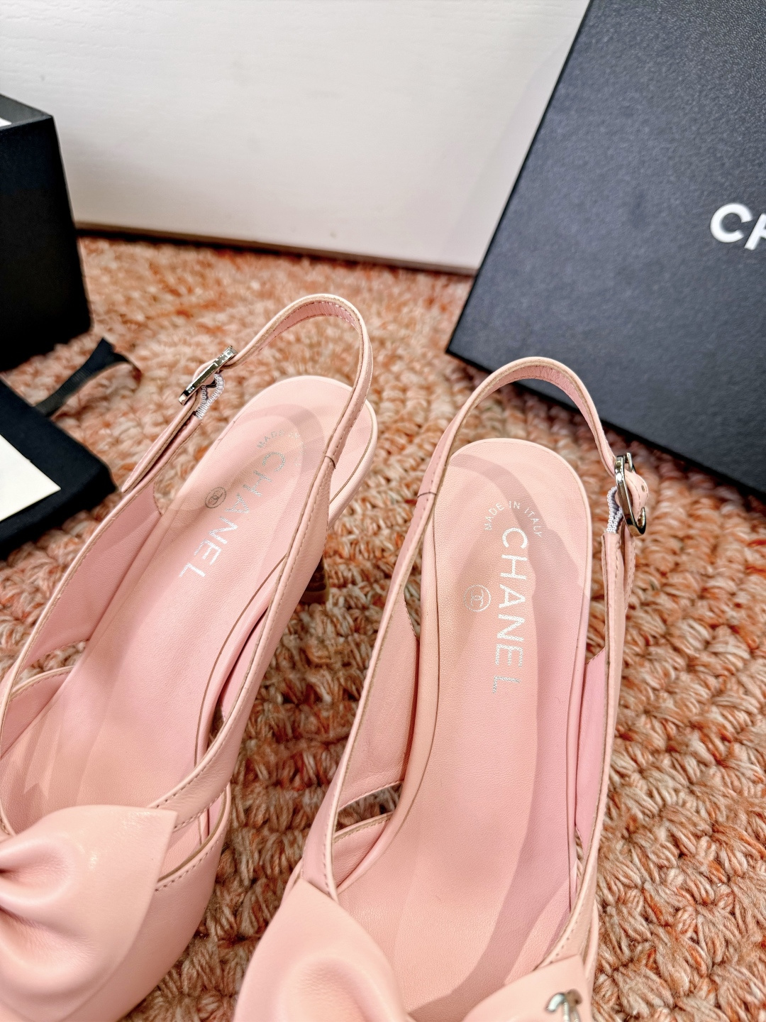 🌾G030😀顶级品质CHANE*｜小香2026走秀款猫跟蝴蝶结尖头高跟鞋如果说季节有味道春夏应该是香香甜