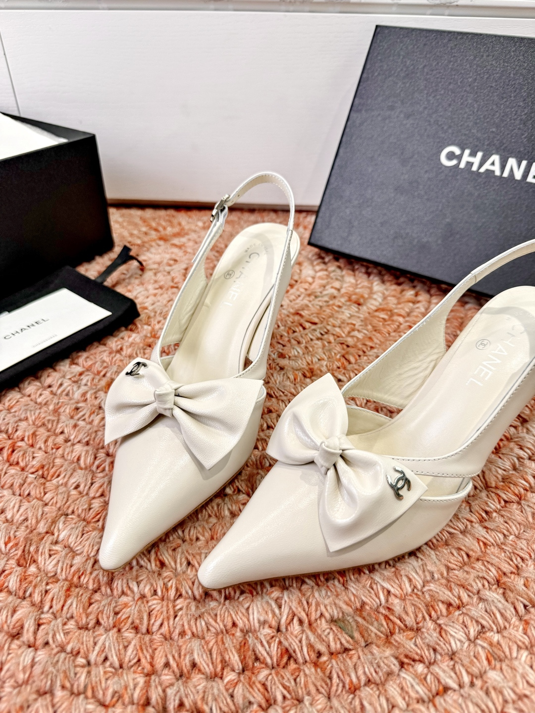 🌾G030😀顶级品质CHANE*｜小香2026走秀款猫跟蝴蝶结尖头高跟鞋如果说季节有味道春夏应该是香香甜