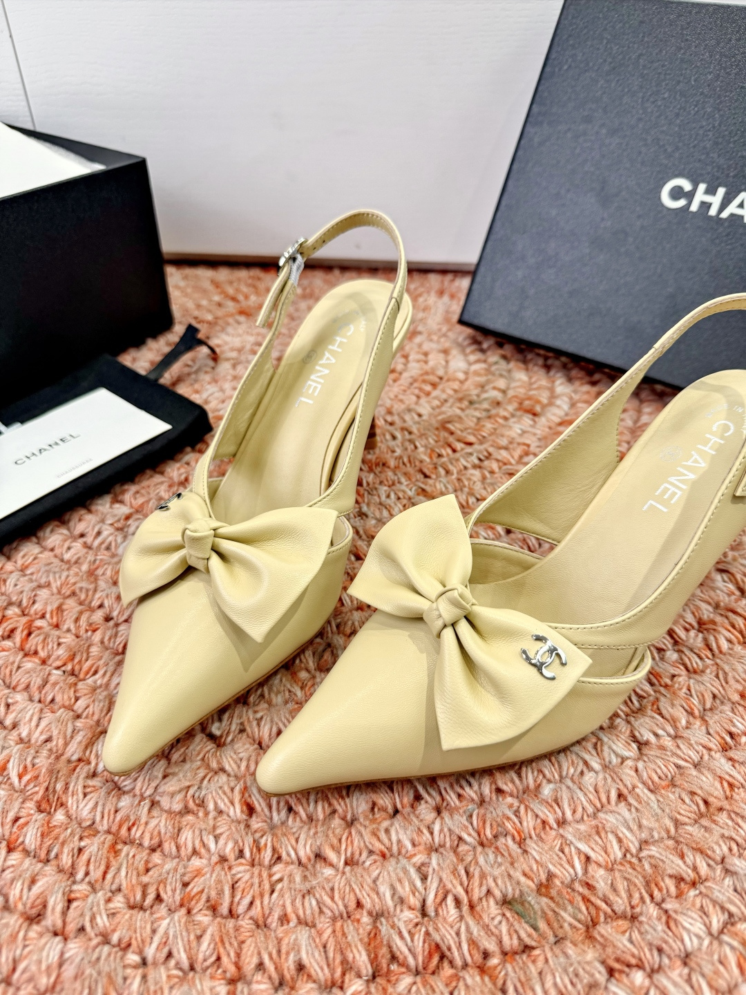 🌾G030😀顶级品质CHANE*｜小香2026走秀款猫跟蝴蝶结尖头高跟鞋如果说季节有味道春夏应该是香香甜