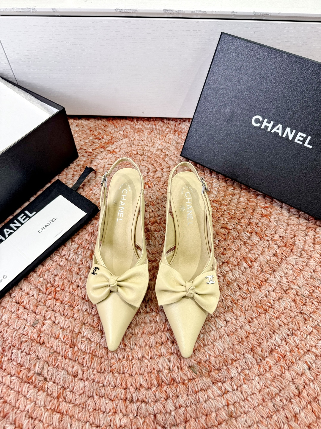 🌾G030😀顶级品质CHANE*｜小香2026走秀款猫跟蝴蝶结尖头高跟鞋如果说季节有味道春夏应该是香香甜