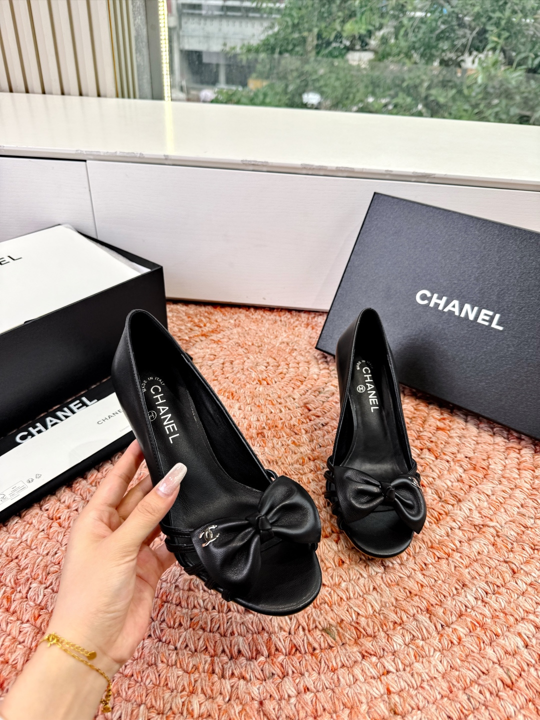 🌾G030😀顶级品质CHANE*｜小香2026走秀款猫跟蝴蝶结圆头高跟鞋凉鞋单鞋如果说季节有味道春夏应该