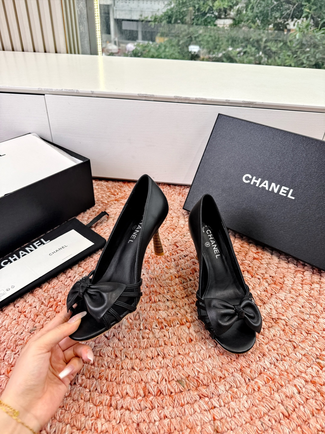 🌾G030😀顶级品质CHANE*｜小香2026走秀款猫跟蝴蝶结圆头高跟鞋凉鞋单鞋如果说季节有味道春夏应该