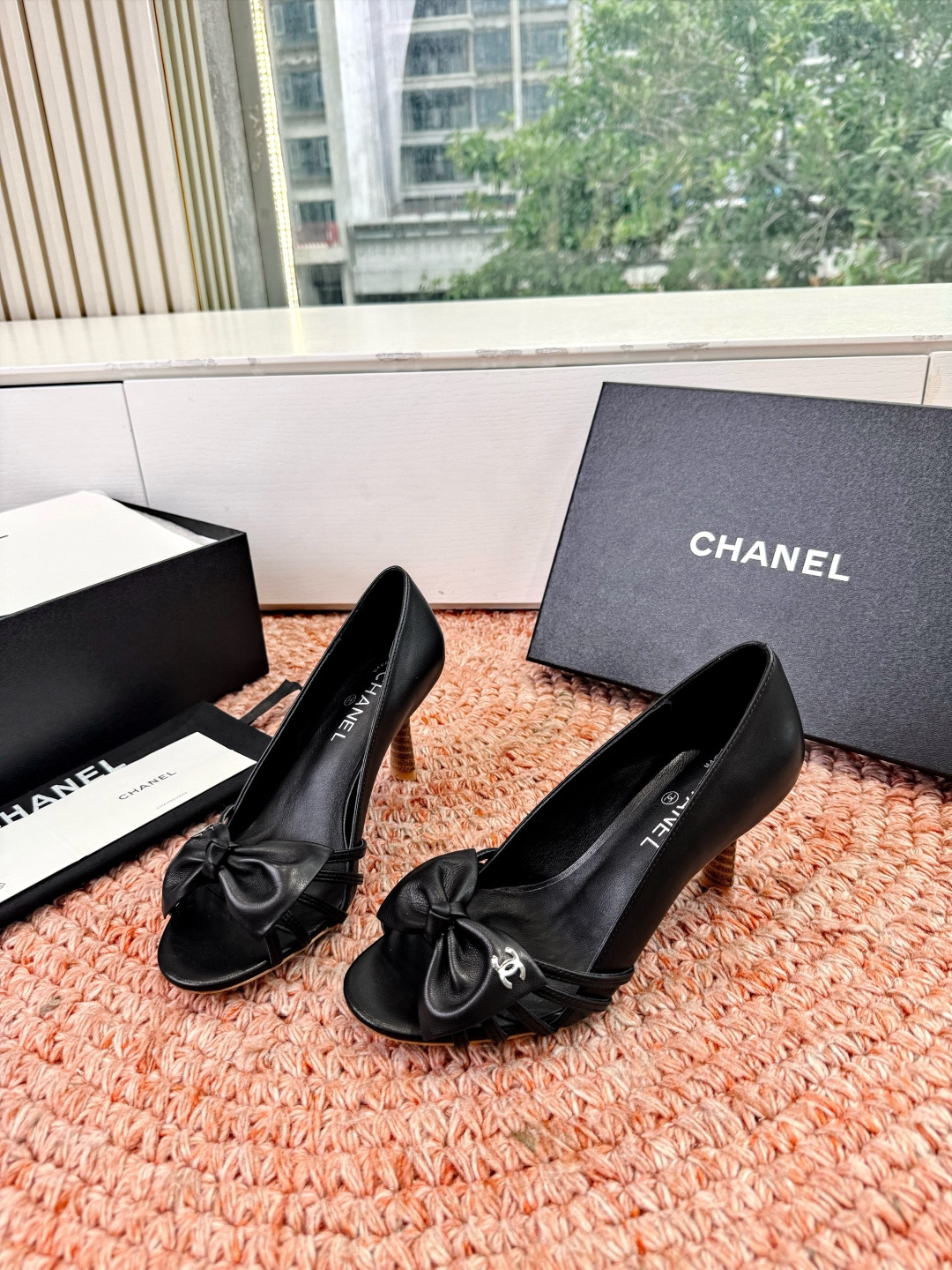 🌾G030😀顶级品质CHANE*｜小香2026走秀款猫跟蝴蝶结圆头高跟鞋凉鞋单鞋如果说季节有味道春夏应该