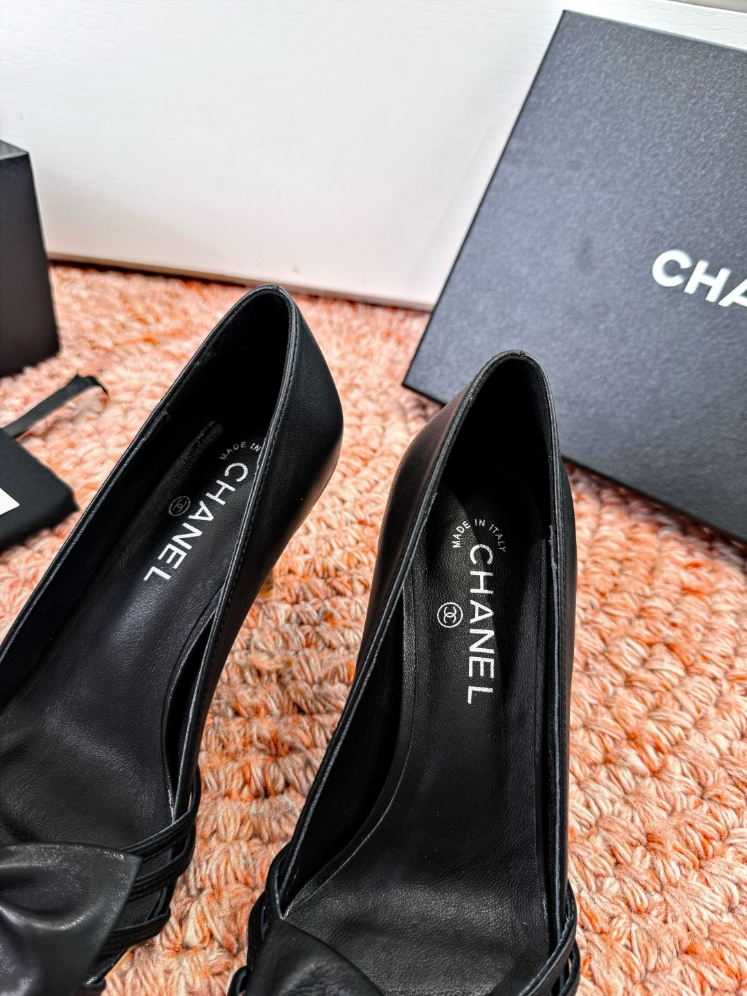 🌾G030😀顶级品质CHANE*｜小香2026走秀款猫跟蝴蝶结圆头高跟鞋凉鞋单鞋如果说季节有味道春夏应该