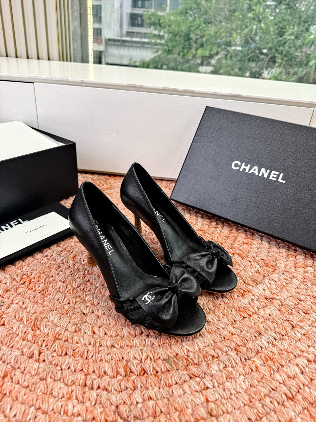 🌾G030😀顶级品质CHANE*｜小香2026走秀款猫跟蝴蝶结圆头高跟鞋凉鞋单鞋如果说季节有味道春夏应该