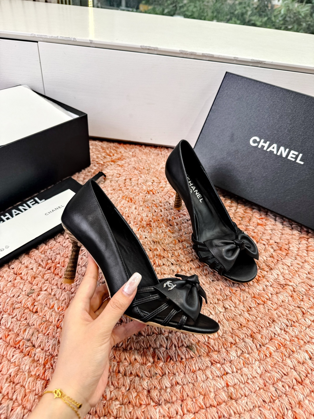 🌾G030😀顶级品质CHANE*｜小香2026走秀款猫跟蝴蝶结圆头高跟鞋凉鞋单鞋如果说季节有味道春夏应该