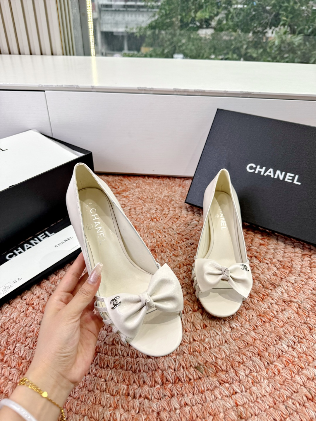 🌾G030😀顶级品质CHANE*｜小香2026走秀款猫跟蝴蝶结圆头高跟鞋凉鞋单鞋如果说季节有味道春夏应该