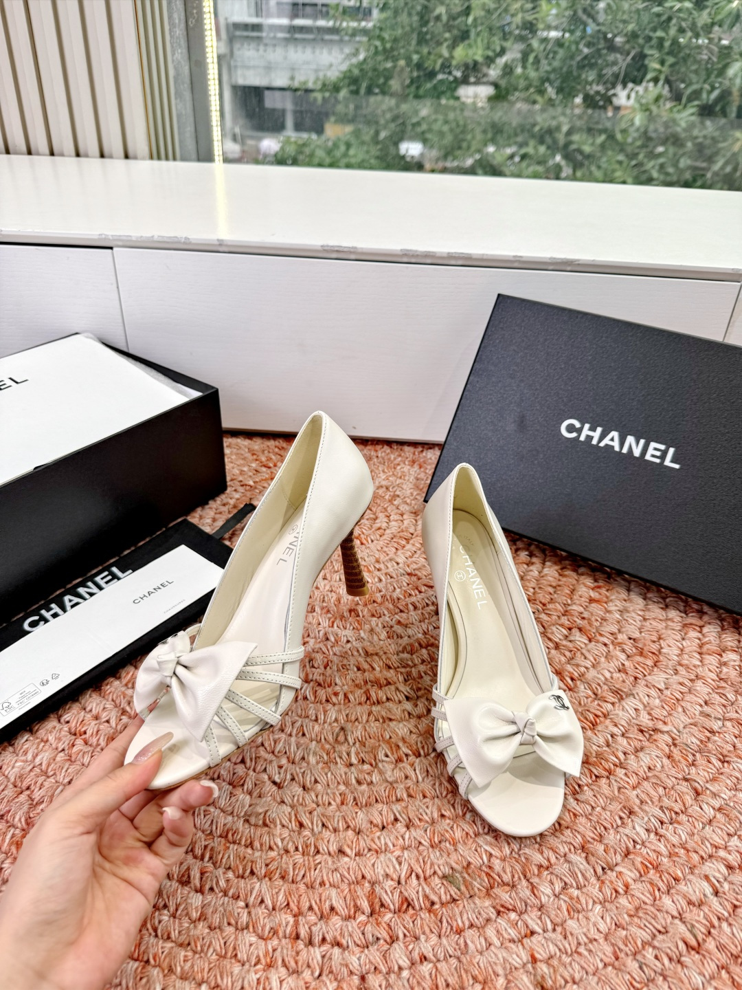 🌾G030😀顶级品质CHANE*｜小香2026走秀款猫跟蝴蝶结圆头高跟鞋凉鞋单鞋如果说季节有味道春夏应该