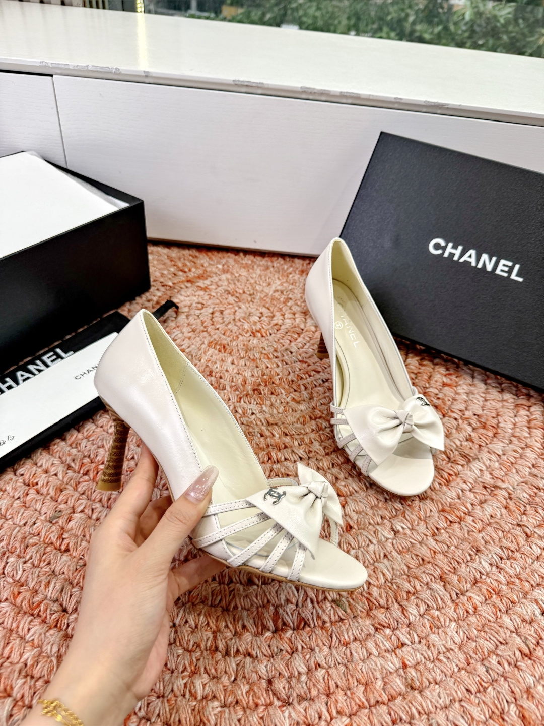 🌾G030😀顶级品质CHANE*｜小香2026走秀款猫跟蝴蝶结圆头高跟鞋凉鞋单鞋如果说季节有味道春夏应该