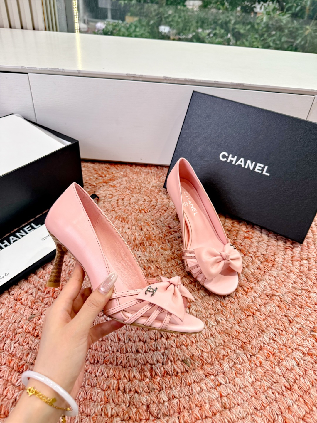 🌾G030😀顶级品质CHANE*｜小香2026走秀款猫跟蝴蝶结圆头高跟鞋凉鞋单鞋如果说季节有味道春夏应该
