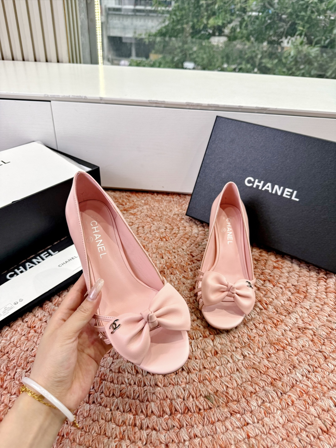 🌾G030😀顶级品质CHANE*｜小香2026走秀款猫跟蝴蝶结圆头高跟鞋凉鞋单鞋如果说季节有味道春夏应该