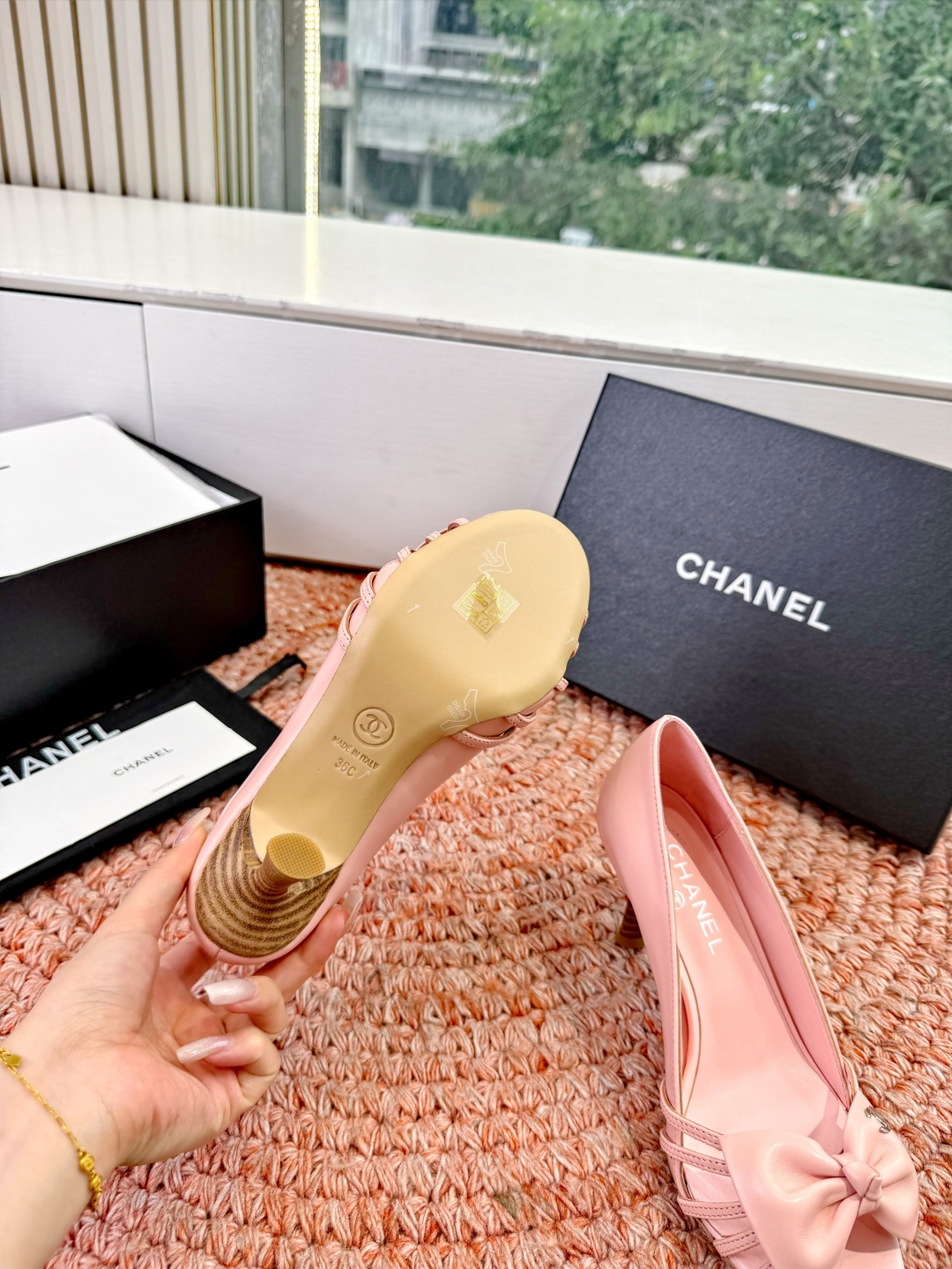 🌾G030😀顶级品质CHANE*｜小香2026走秀款猫跟蝴蝶结圆头高跟鞋凉鞋单鞋如果说季节有味道春夏应该