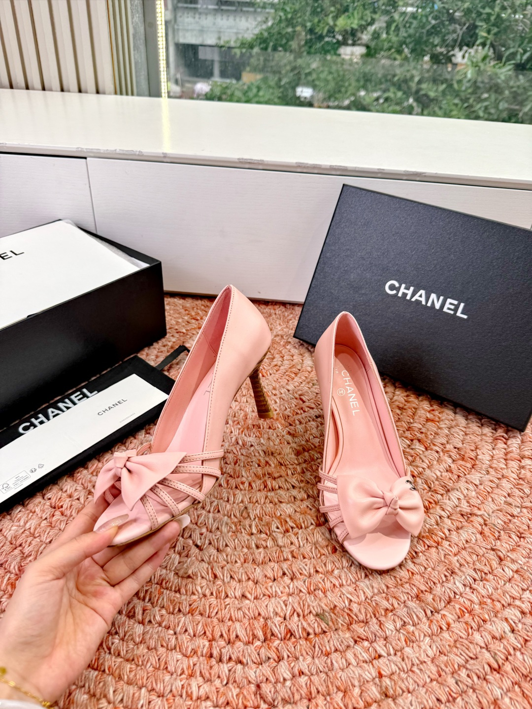 🌾G030😀顶级品质CHANE*｜小香2026走秀款猫跟蝴蝶结圆头高跟鞋凉鞋单鞋如果说季节有味道春夏应该