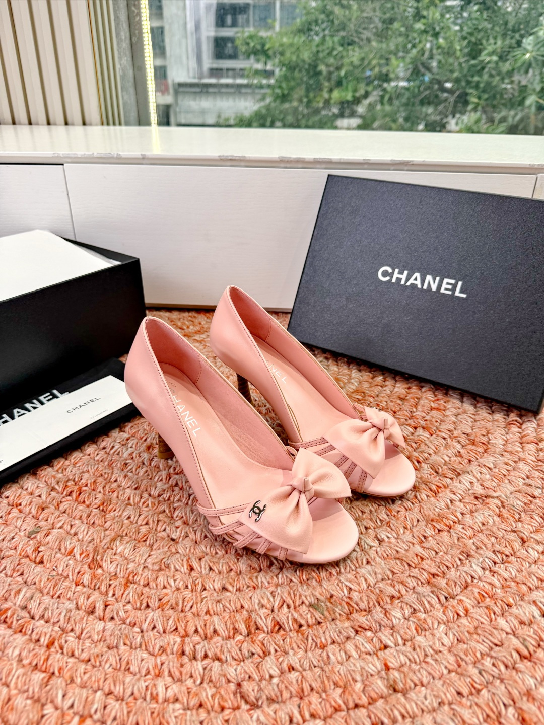 🌾G030😀顶级品质CHANE*｜小香2026走秀款猫跟蝴蝶结圆头高跟鞋凉鞋单鞋如果说季节有味道春夏应该