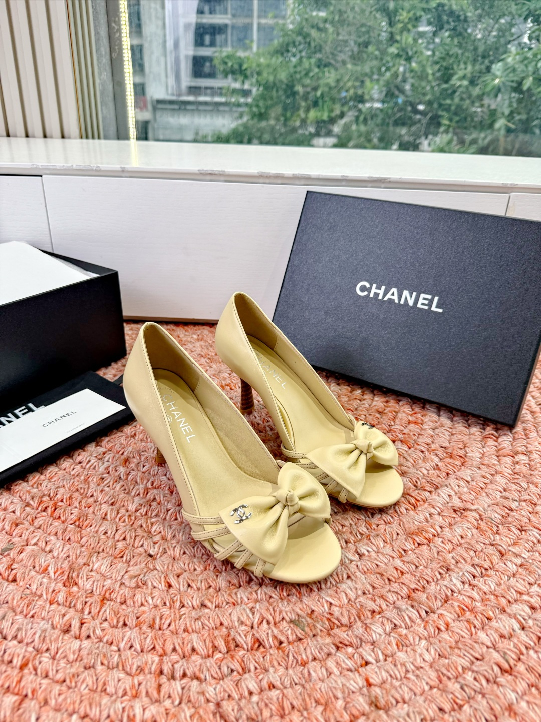 🌾G030😀顶级品质CHANE*｜小香2026走秀款猫跟蝴蝶结圆头高跟鞋凉鞋单鞋如果说季节有味道春夏应该