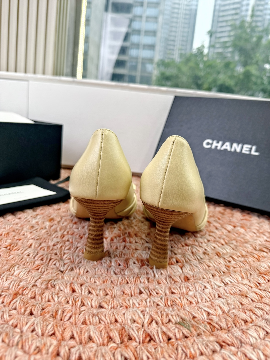 🌾G030😀顶级品质CHANE*｜小香2026走秀款猫跟蝴蝶结圆头高跟鞋凉鞋单鞋如果说季节有味道春夏应该