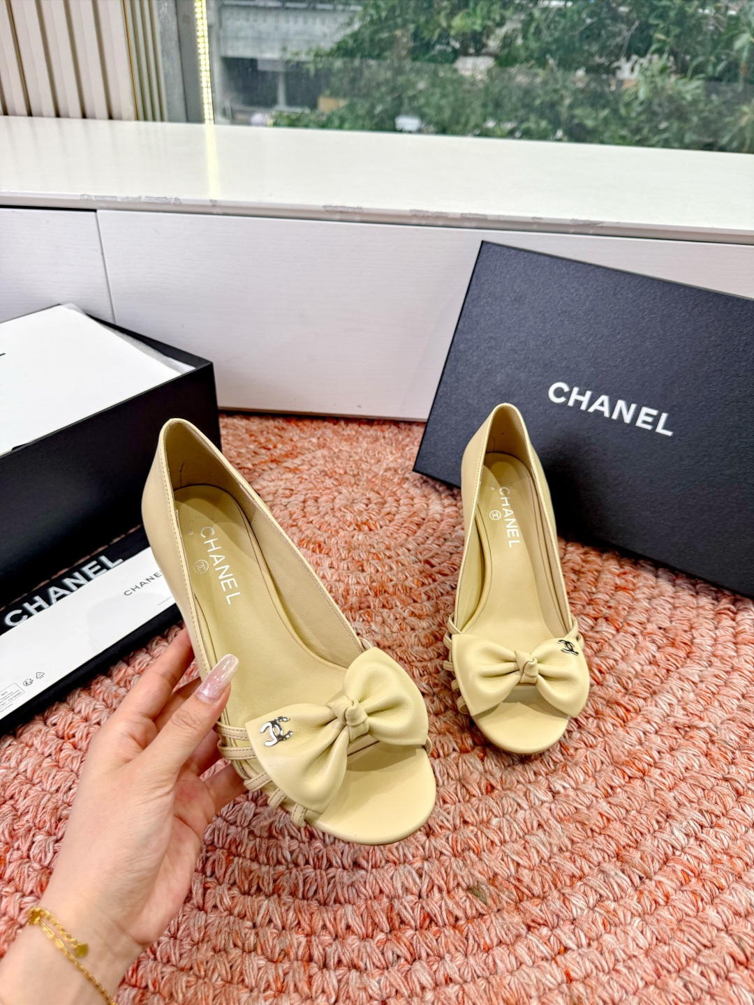 🌾G030😀顶级品质CHANE*｜小香2026走秀款猫跟蝴蝶结圆头高跟鞋凉鞋单鞋如果说季节有味道春夏应该