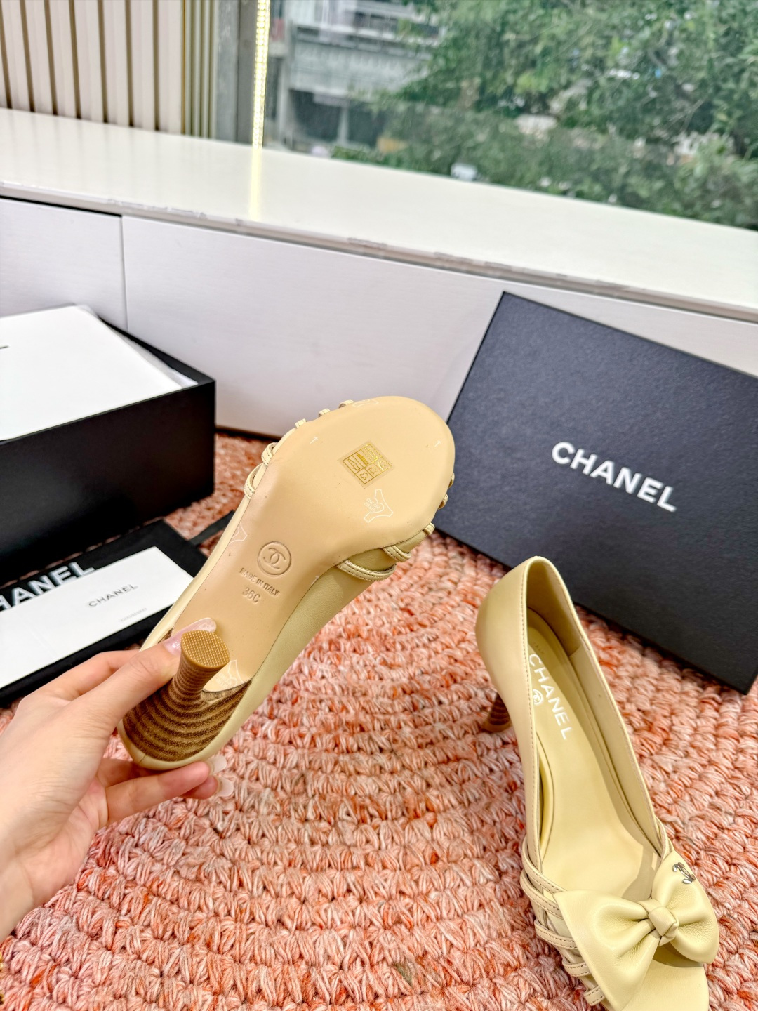 🌾G030😀顶级品质CHANE*｜小香2026走秀款猫跟蝴蝶结圆头高跟鞋凉鞋单鞋如果说季节有味道春夏应该