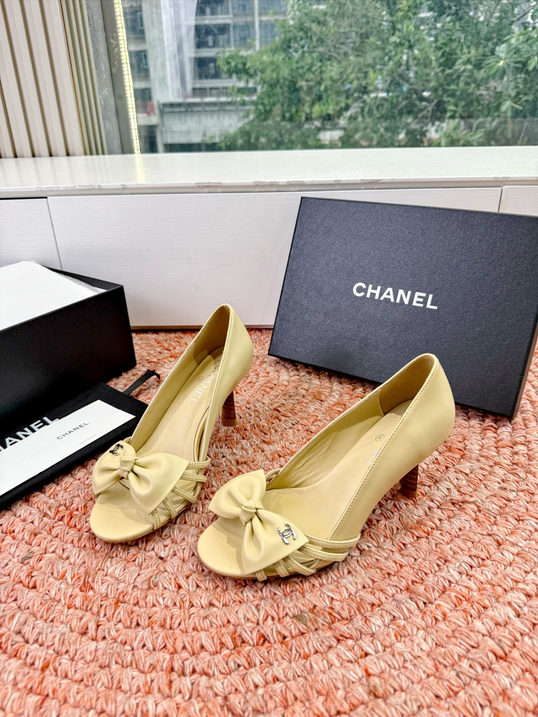 🌾G030😀顶级品质CHANE*｜小香2026走秀款猫跟蝴蝶结圆头高跟鞋凉鞋单鞋如果说季节有味道春夏应该