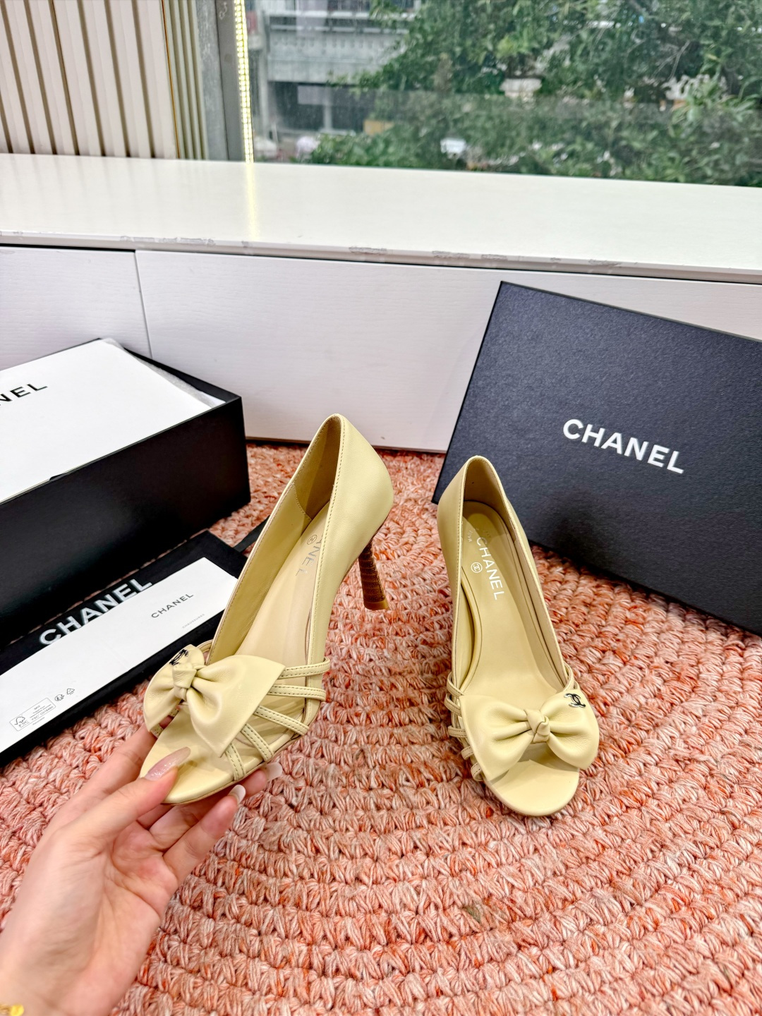 🌾G030😀顶级品质CHANE*｜小香2026走秀款猫跟蝴蝶结圆头高跟鞋凉鞋单鞋如果说季节有味道春夏应该