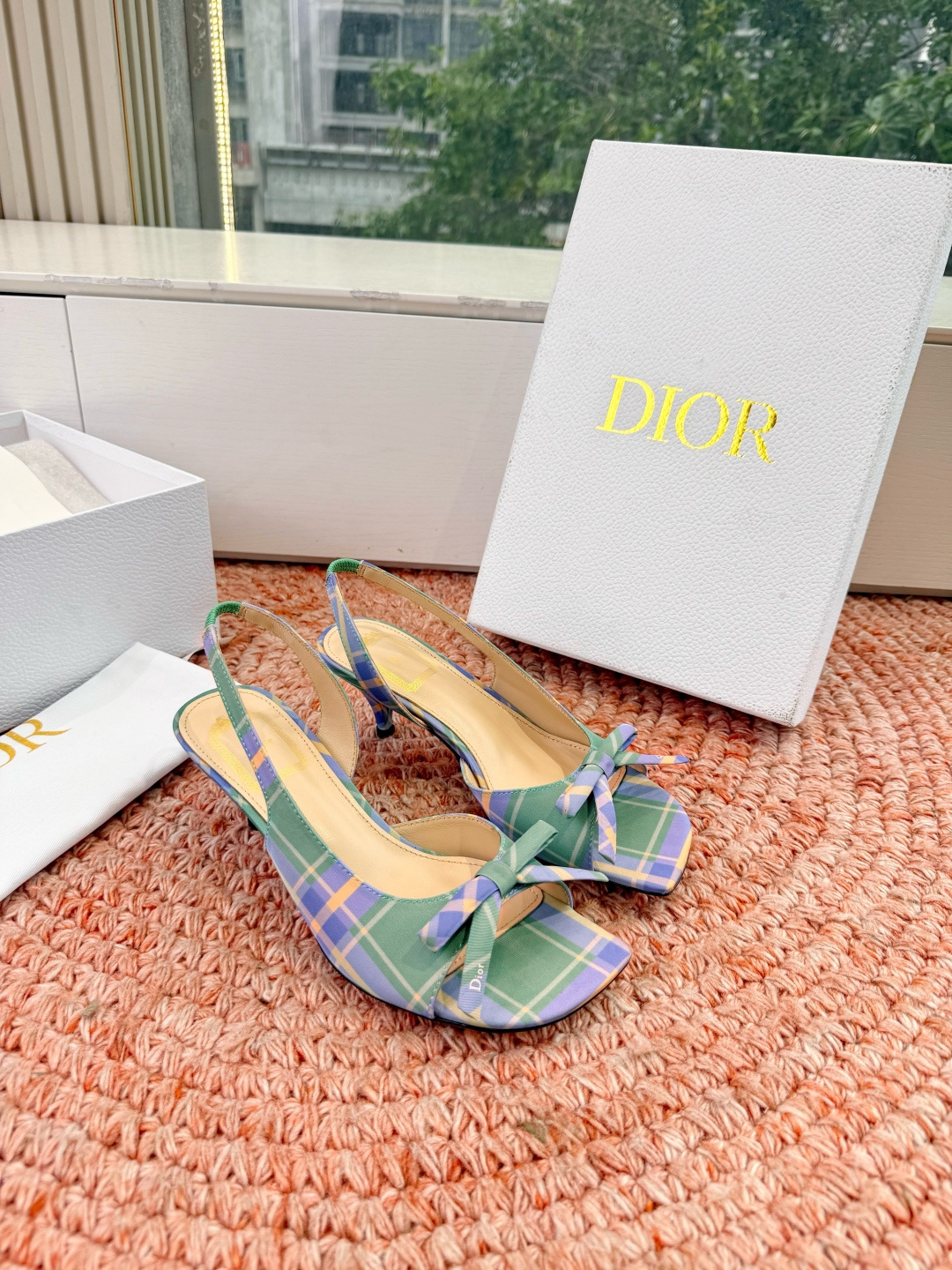🌾G06顶级品质Dior/迪奥26WF早春新蝴蝶结猫跟凉鞋标志性金属D字扣缀于鞋头侧畔哑光鎏金质感低调夺
