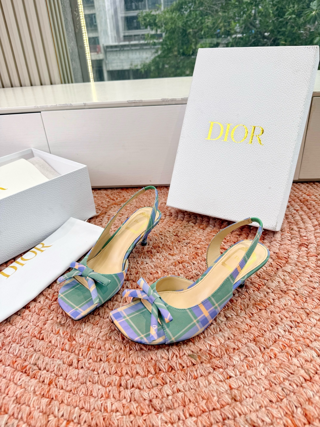 🌾G06顶级品质Dior/迪奥26WF早春新蝴蝶结猫跟凉鞋标志性金属D字扣缀于鞋头侧畔哑光鎏金质感低调夺