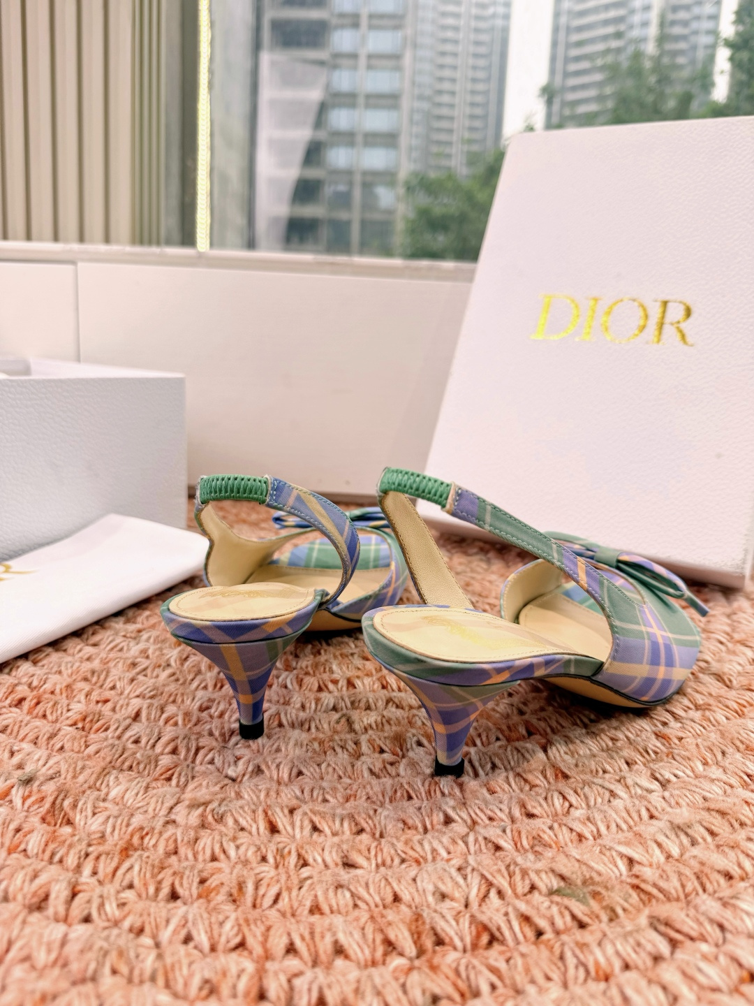 🌾G06顶级品质Dior/迪奥26WF早春新蝴蝶结猫跟凉鞋标志性金属D字扣缀于鞋头侧畔哑光鎏金质感低调夺