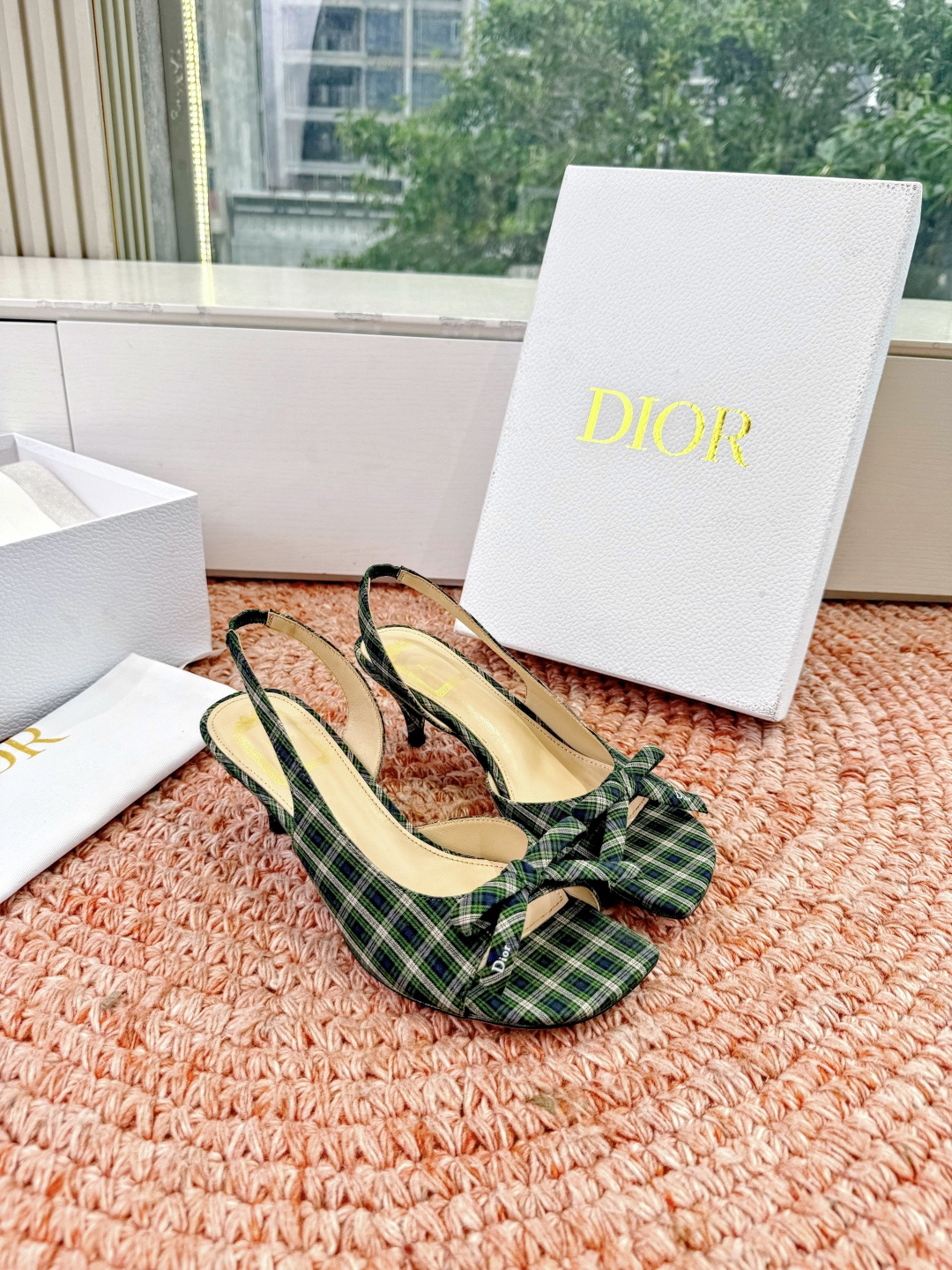 🌾G06顶级品质Dior/迪奥26WF早春新蝴蝶结猫跟凉鞋标志性金属D字扣缀于鞋头侧畔哑光鎏金质感低调夺