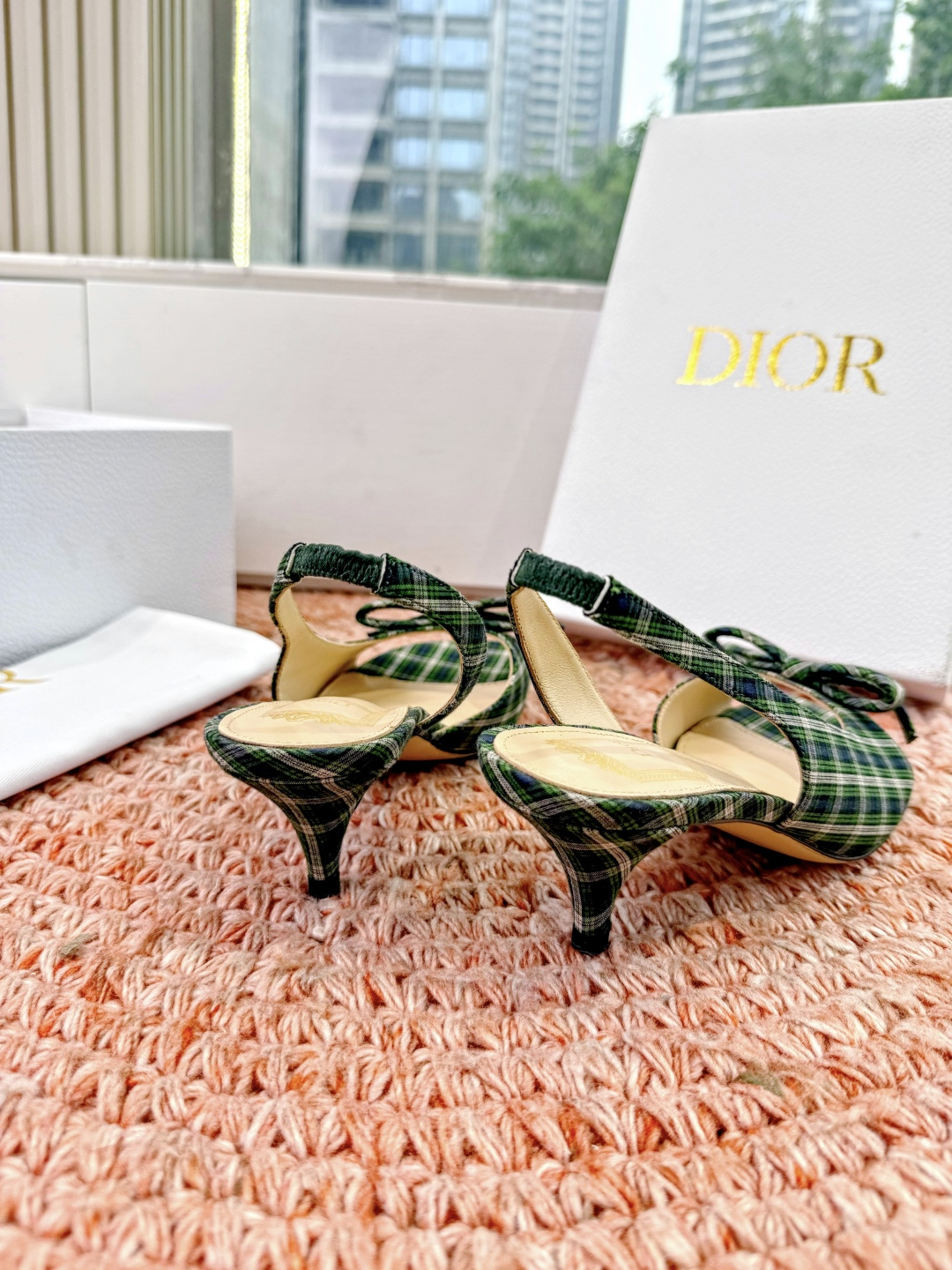 🌾G06顶级品质Dior/迪奥26WF早春新蝴蝶结猫跟凉鞋标志性金属D字扣缀于鞋头侧畔哑光鎏金质感低调夺