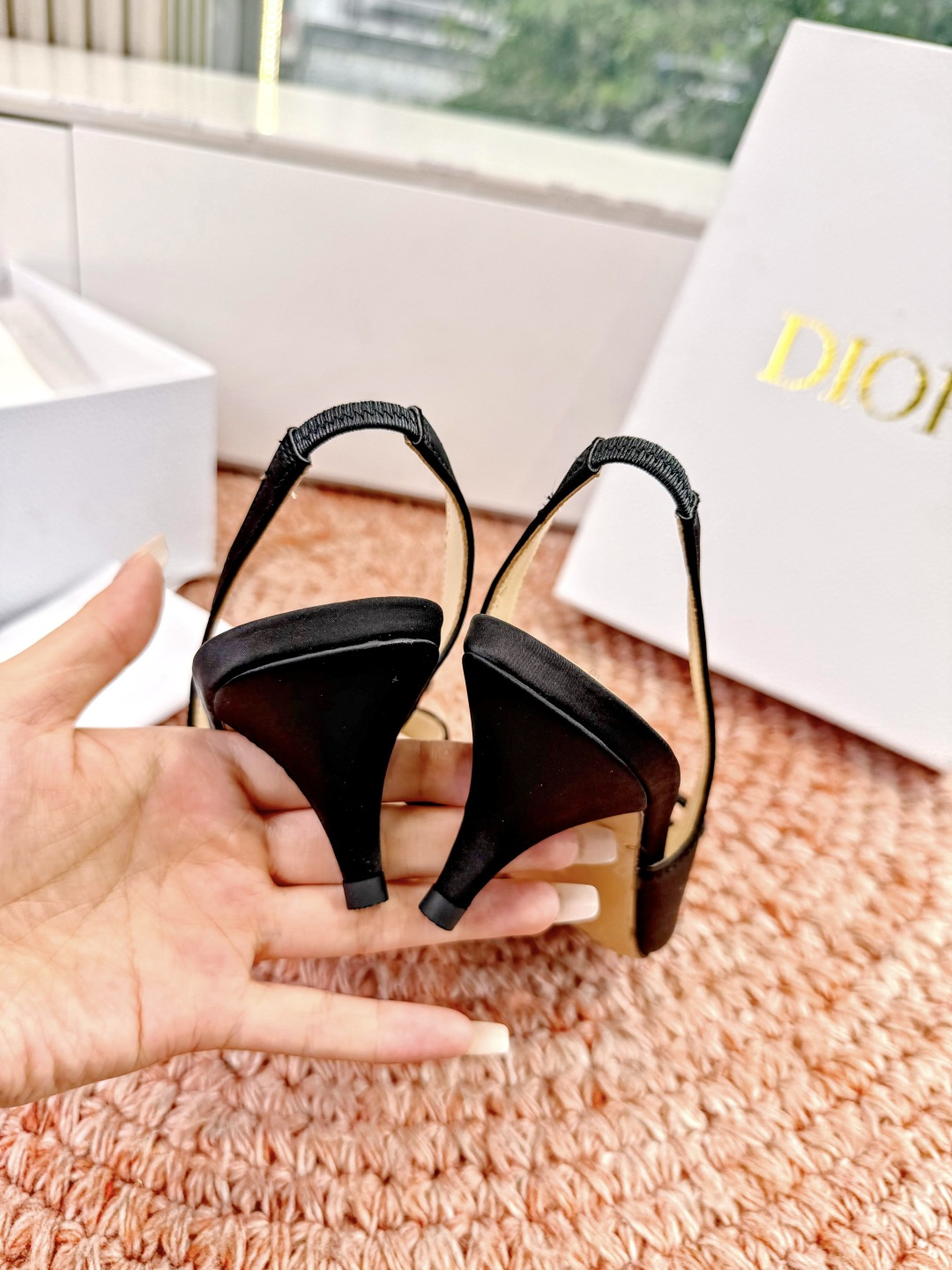 🌾G06顶级品质Dior/迪奥26WF早春新蝴蝶结猫跟凉鞋标志性金属D字扣缀于鞋头侧畔哑光鎏金质感低调夺