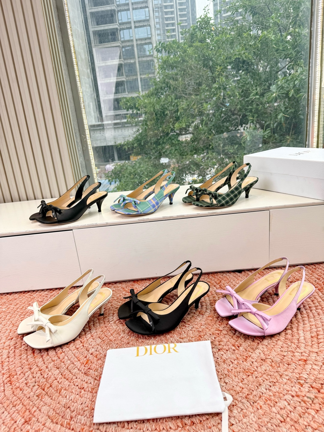 🌾G06顶级品质Dior/迪奥26WF早春新蝴蝶结猫跟凉鞋标志性金属D字扣缀于鞋头侧畔哑光鎏金质感低调夺