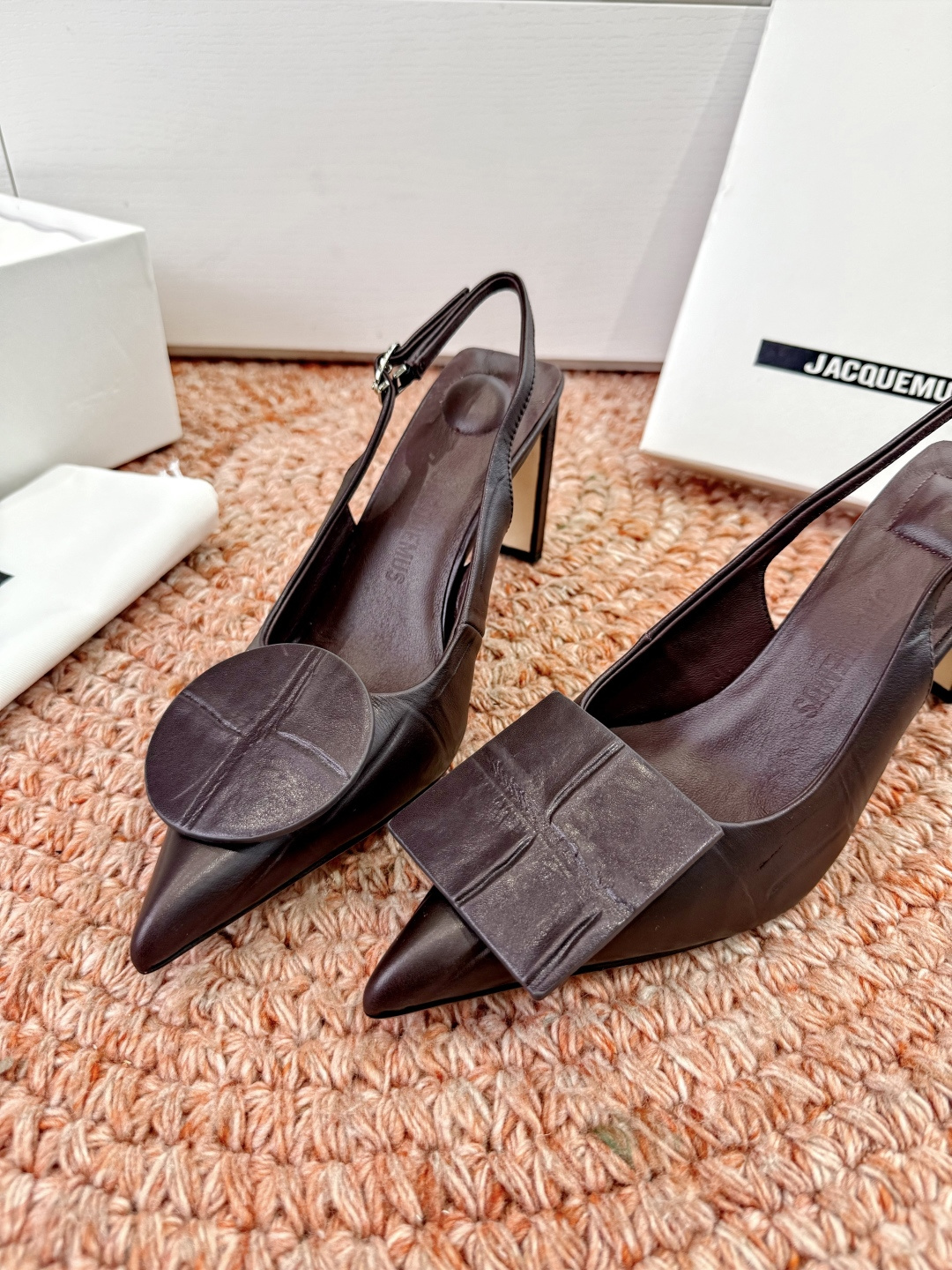 🌾G213顶级品质Lemair* 早春新款极简方头穆勒拖方头设计，自带一种慵懒的高级感。一脚蹬的穆勒版型