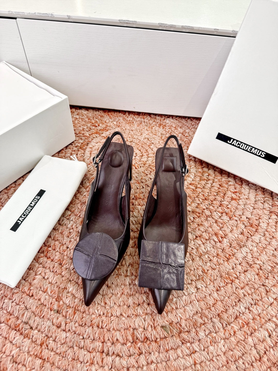 🌾G213顶级品质Lemair* 早春新款极简方头穆勒拖方头设计，自带一种慵懒的高级感。一脚蹬的穆勒版型