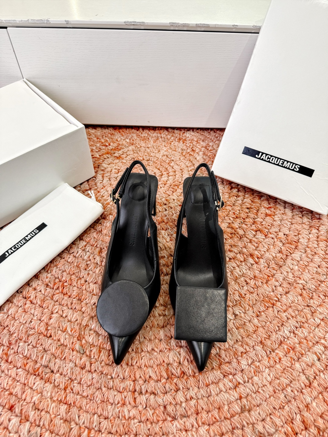 🌾G213顶级品质Lemair* 早春新款极简方头穆勒拖方头设计，自带一种慵懒的高级感。一脚蹬的穆勒版型