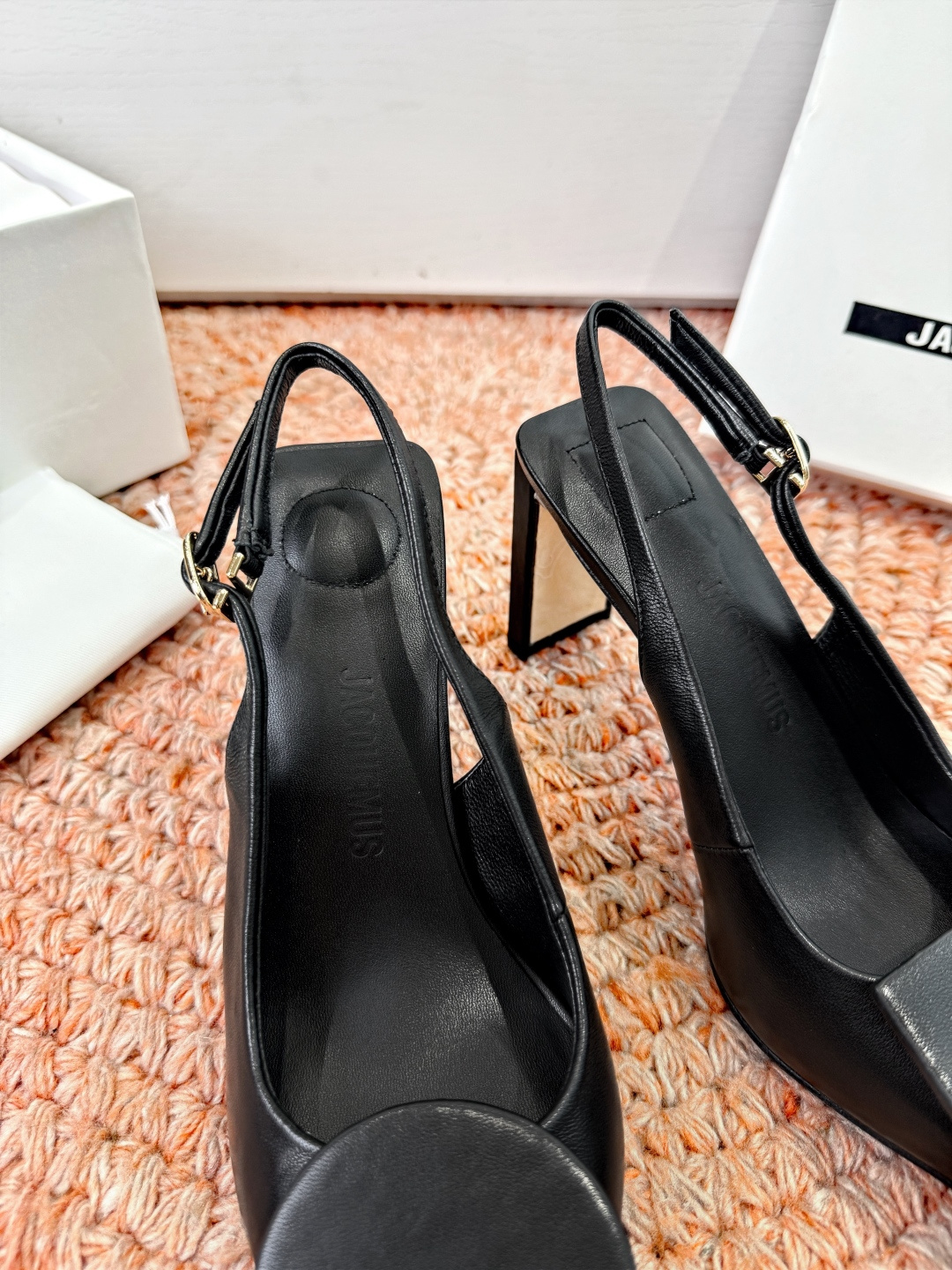 🌾G213顶级品质Lemair* 早春新款极简方头穆勒拖方头设计，自带一种慵懒的高级感。一脚蹬的穆勒版型