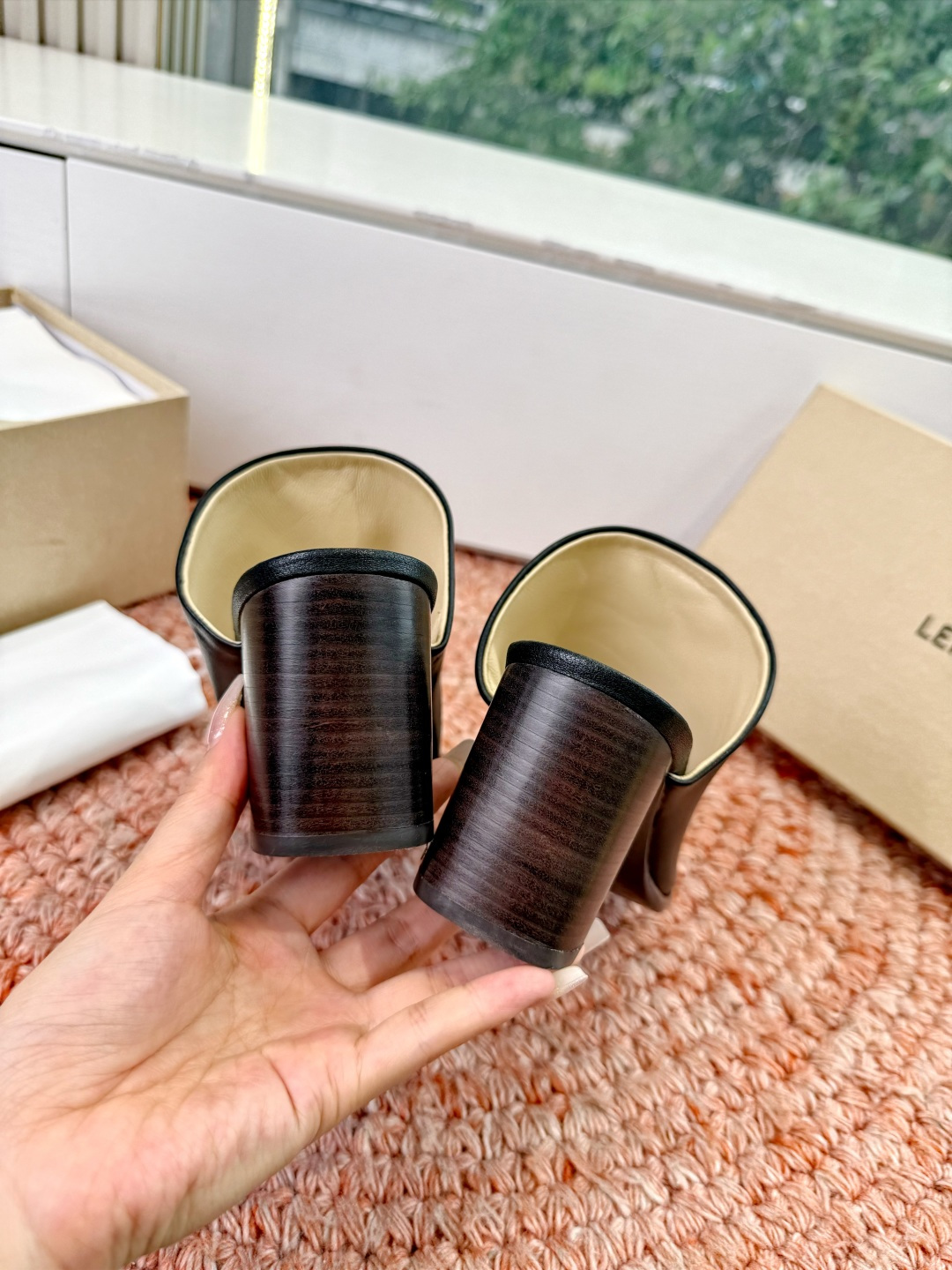 🌾G213Lemair* 早春新款极简方头穆勒拖方头设计，自带一种慵懒的高级感。一脚蹬的穆勒版型，解放脚