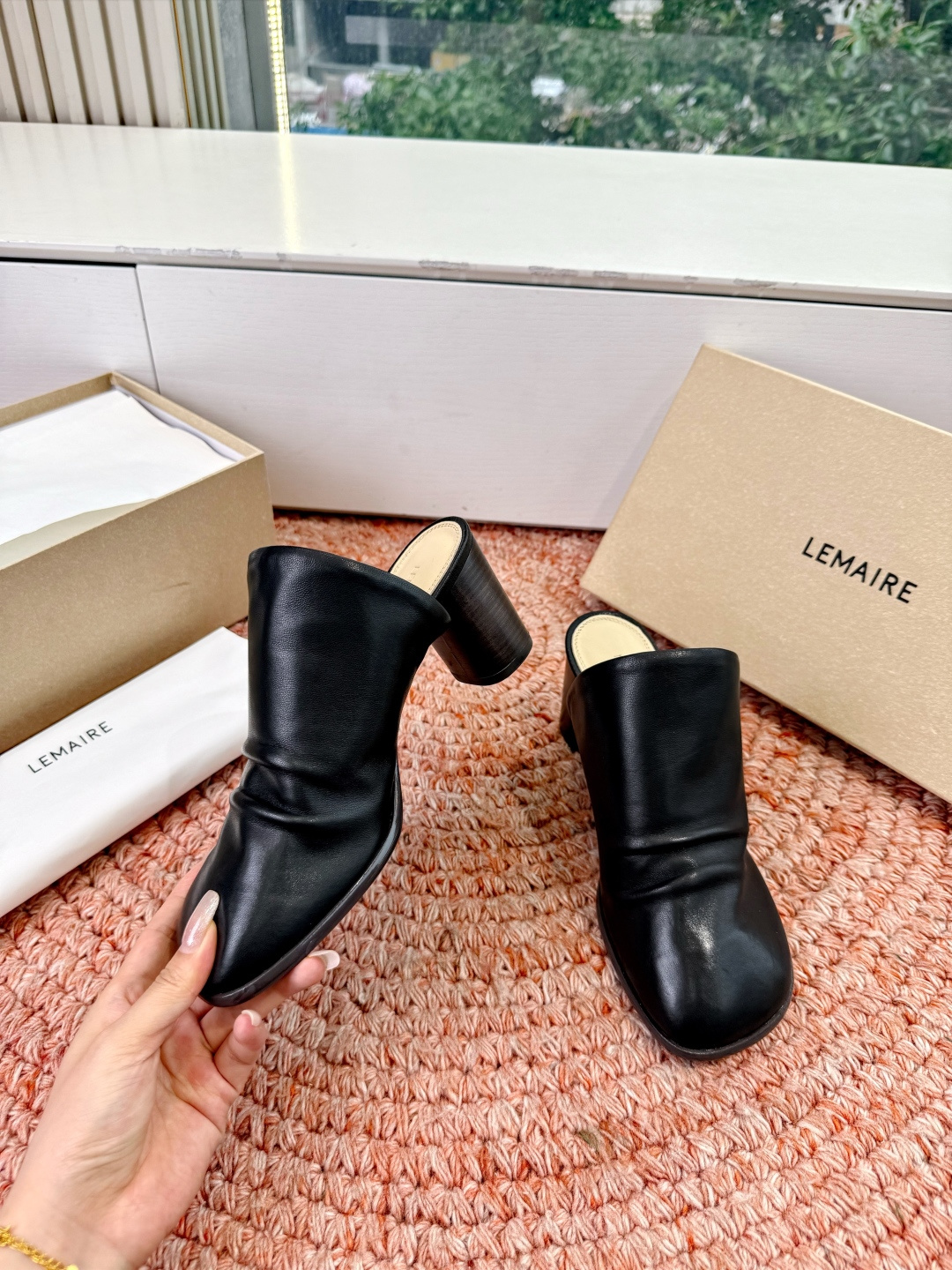 🌾G213Lemair* 早春新款极简方头穆勒拖方头设计，自带一种慵懒的高级感。一脚蹬的穆勒版型，解放脚