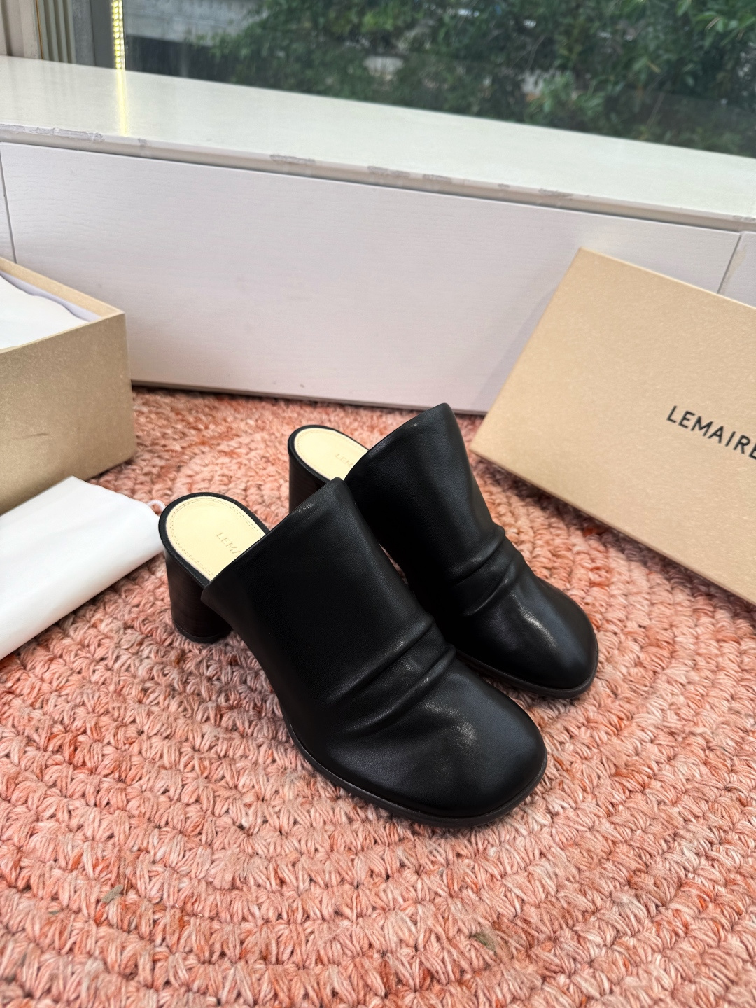 🌾G213Lemair* 早春新款极简方头穆勒拖方头设计，自带一种慵懒的高级感。一脚蹬的穆勒版型，解放脚